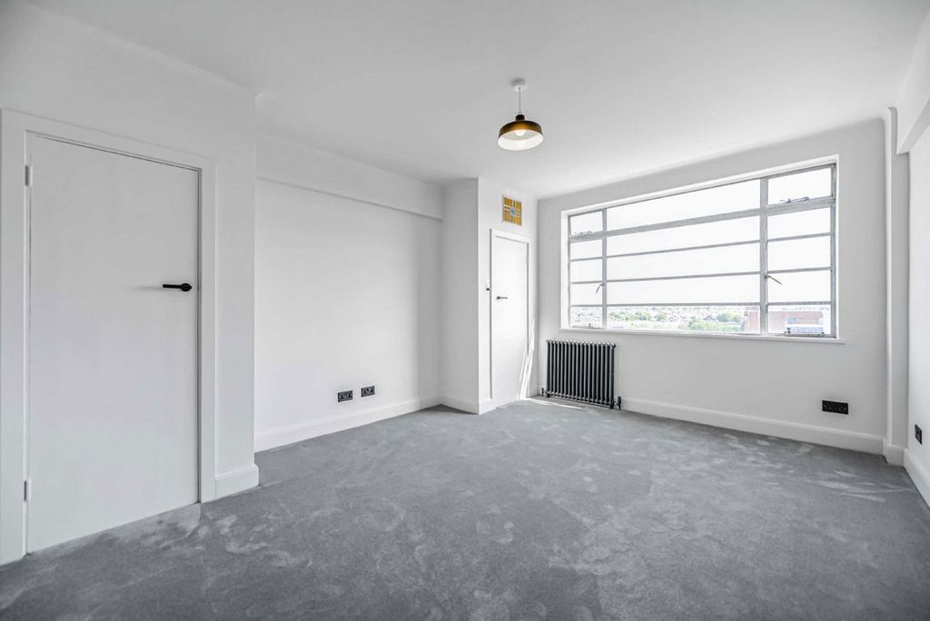Property photo 2 of 4