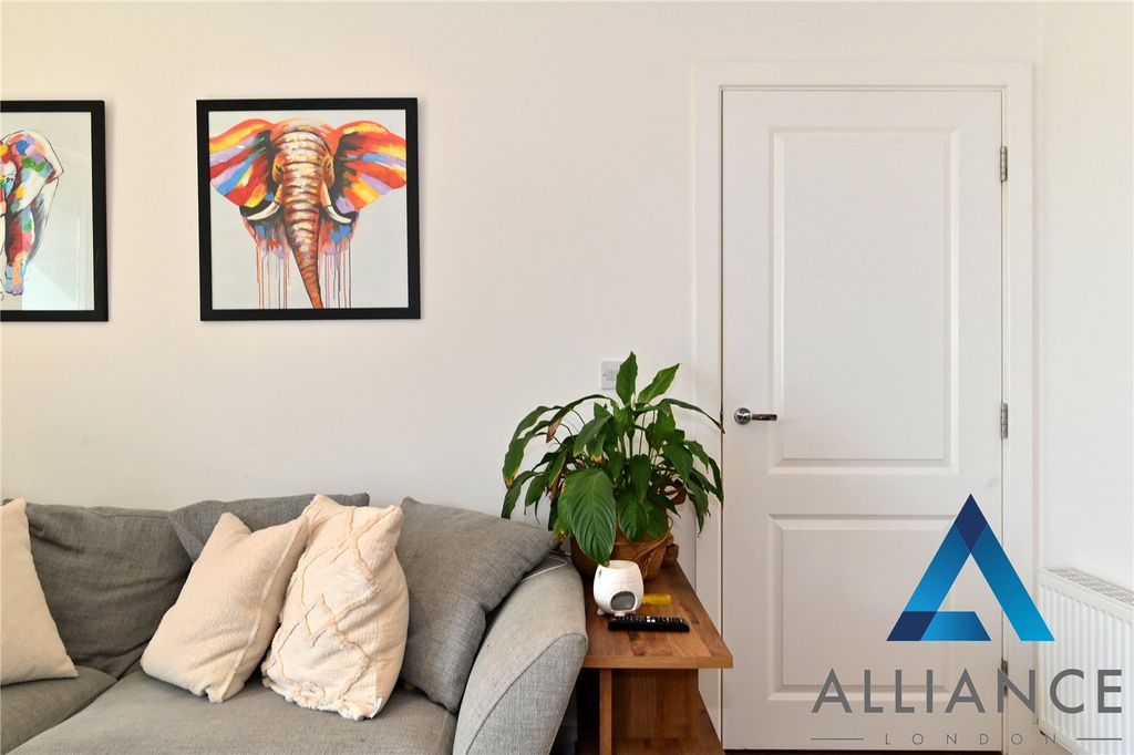 Property photo 3 of 16 Picture No. 32