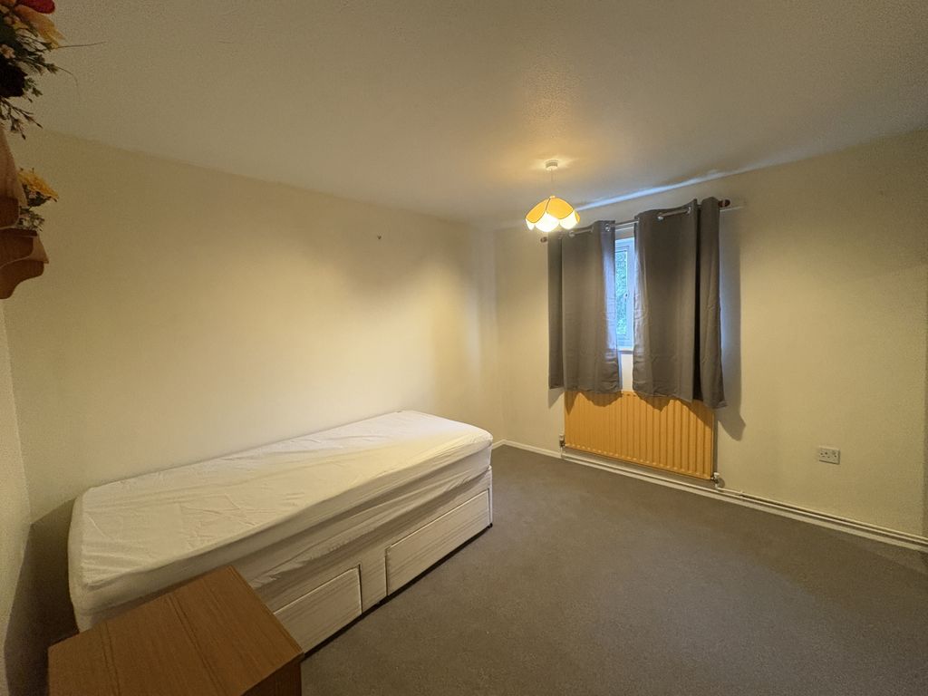 Property photo 1 of 8 Room