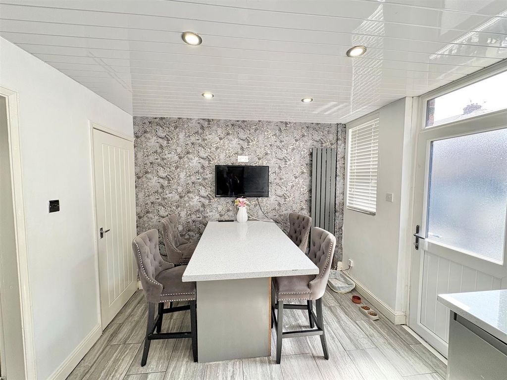 Property photo 3 of 10 Dining.Jpg