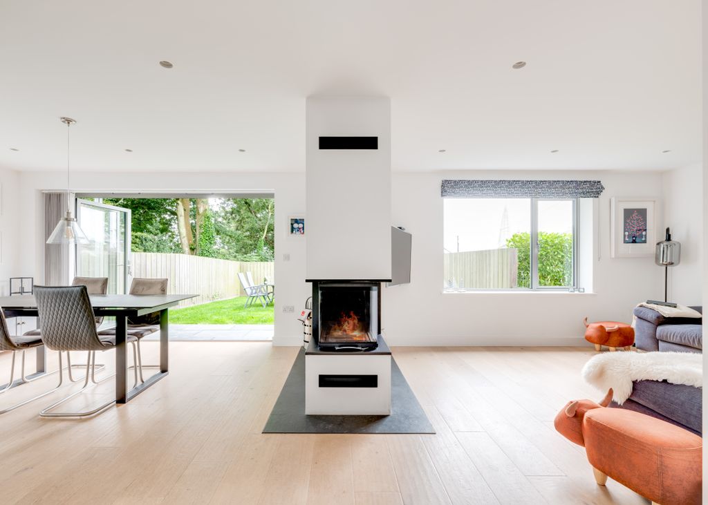 Property photo 3 of 20 66Aa20Ebf1085_Pentire-7