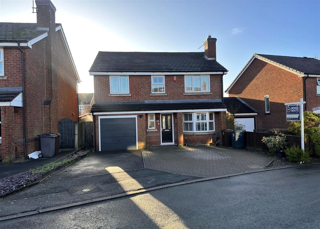 Property photo 1 of 40 Front Aspect