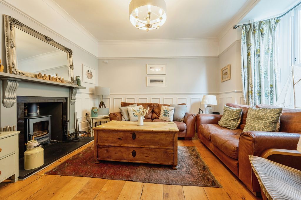 Property photo 2 of 17 Sitting Room