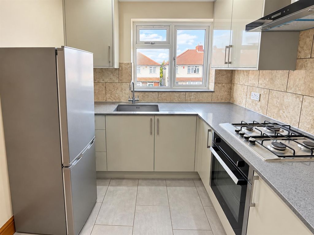 Property photo 2 of 5 Clean, Bright Estate Kitchen.Png