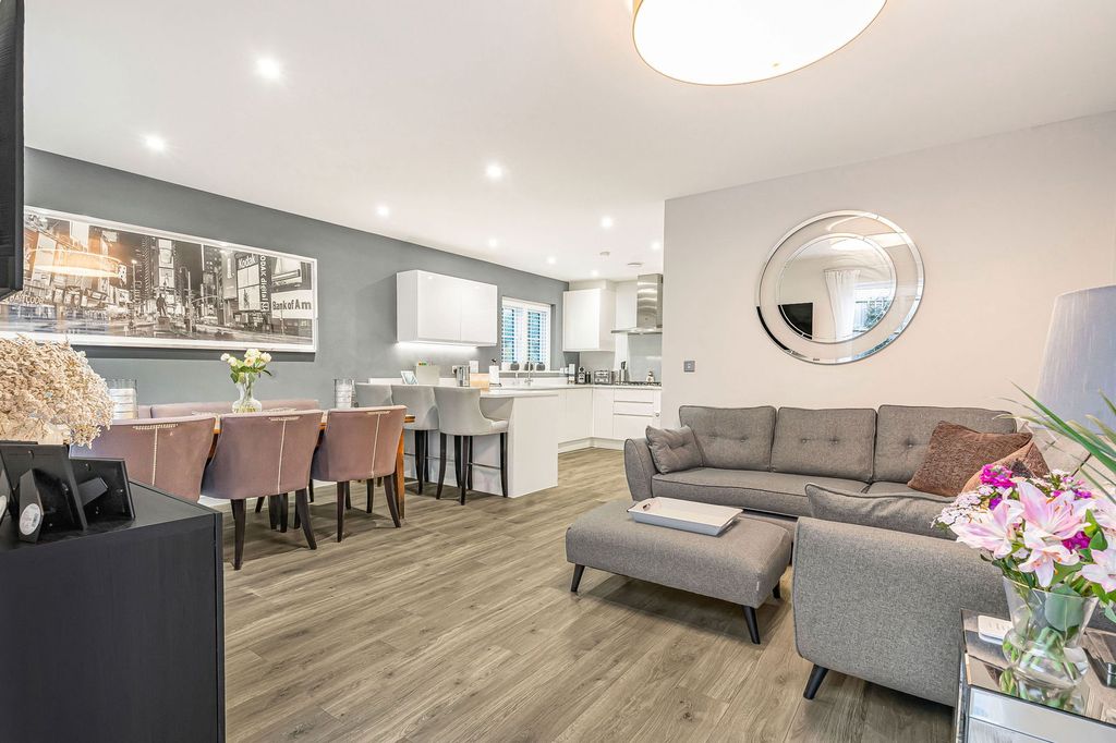 Property photo 3 of 25