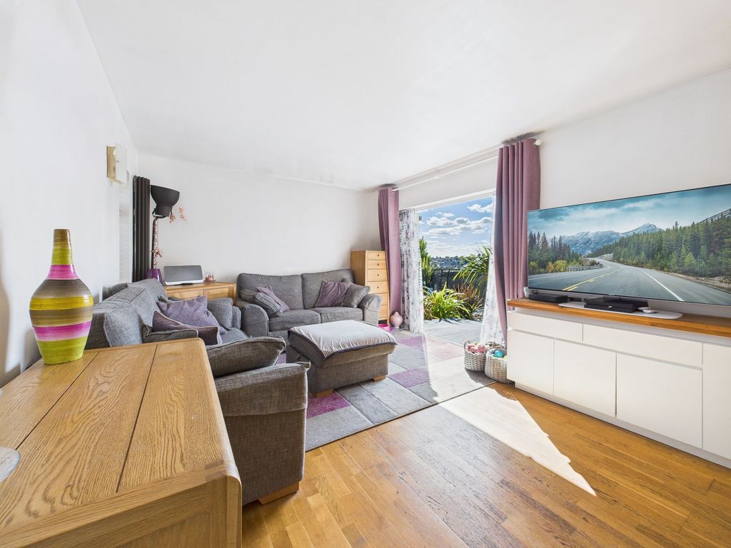 Property photo 2 of 21 Lounge