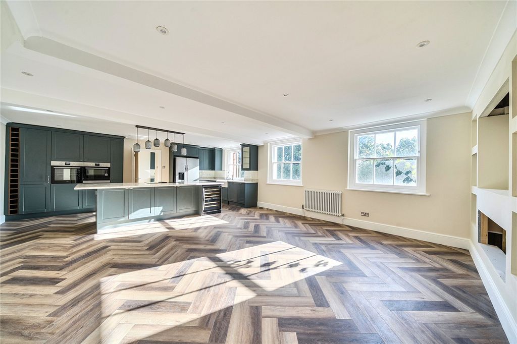 Property photo 2 of 16 Picture No. 24