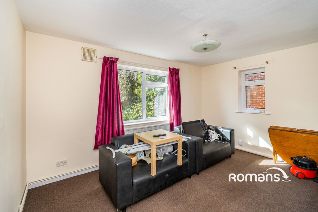 Property photo 3 of 10 Photo