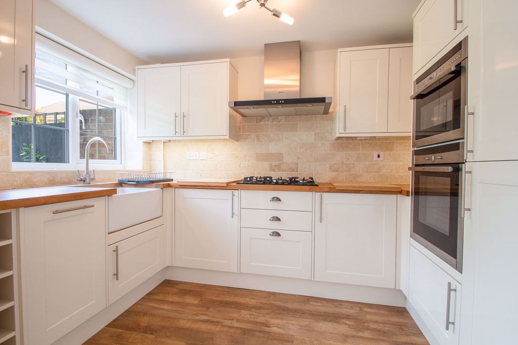 Property photo 3 of 10 Gallery