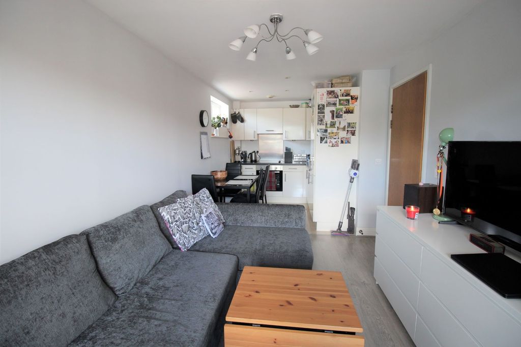 Property photo 1 of 8