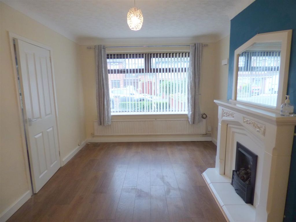 Property photo 3 of 12 Lounge