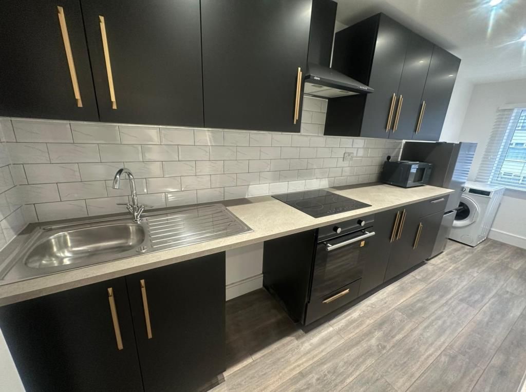 Property photo 3 of 6 Kitchen