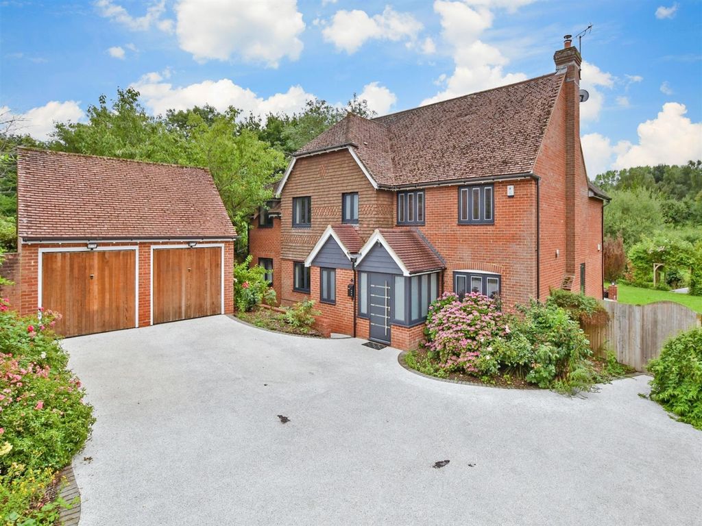 Property photo 1 of 15 Chaucer Main Use