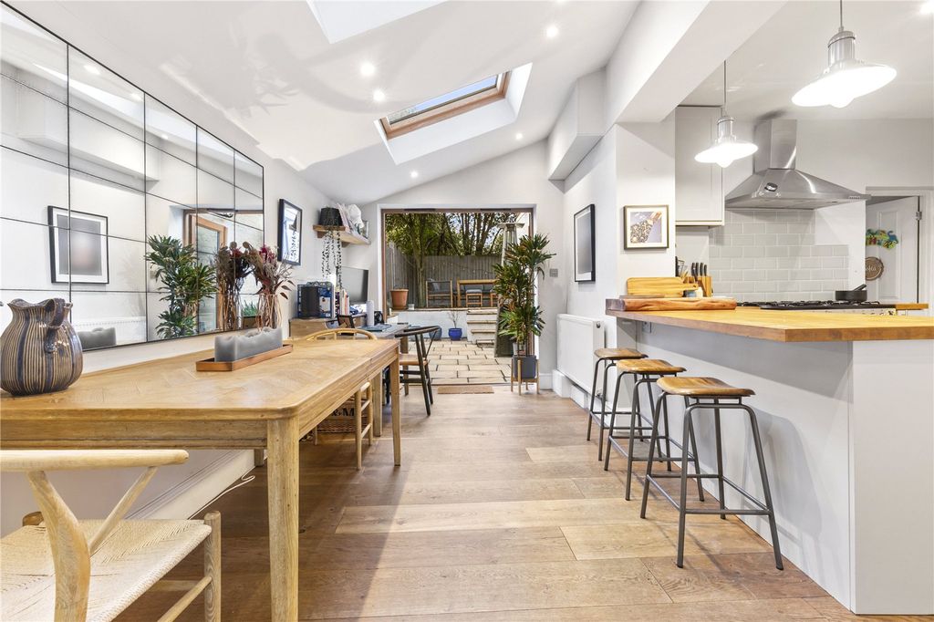 Property photo 2 of 12 Kitchen