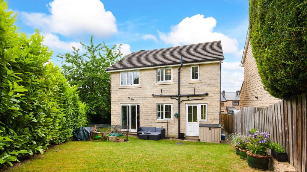 Property photo 2 of 34