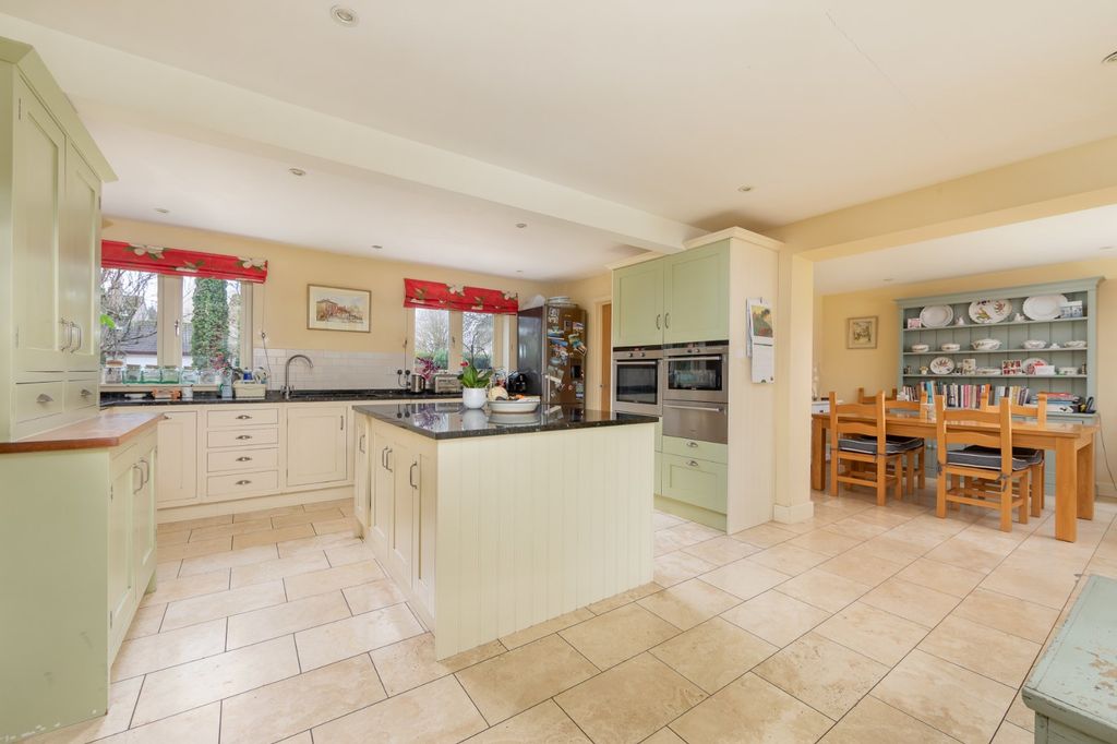 Property photo 3 of 17 Kitchen