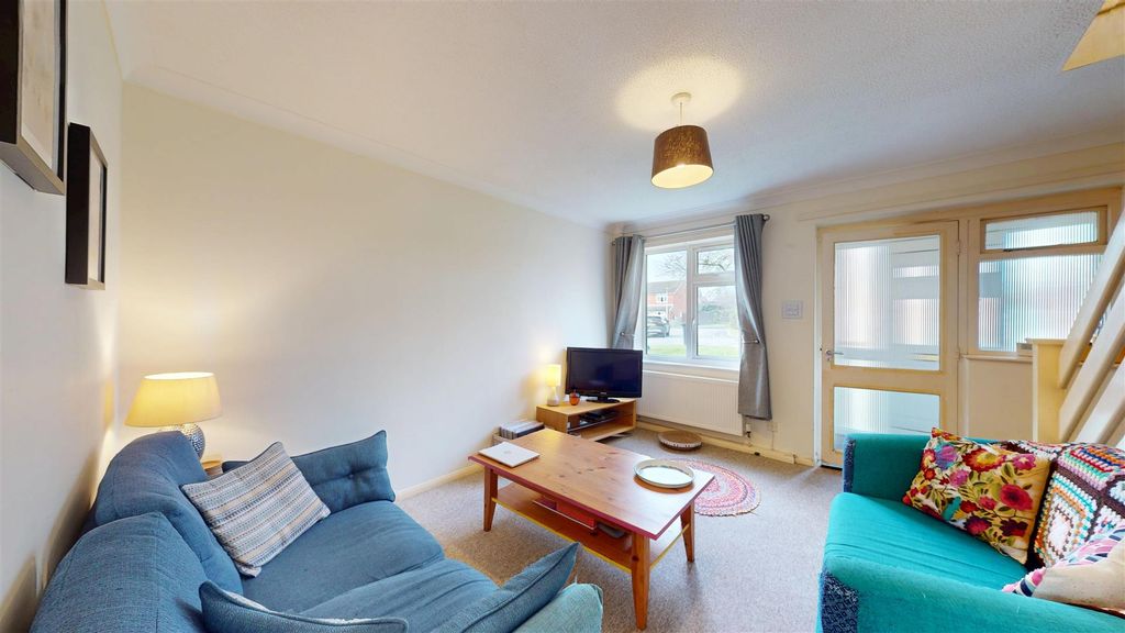 Property photo 3 of 11 Lounge