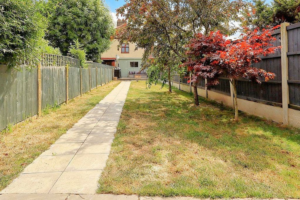 Property photo 2 of 21