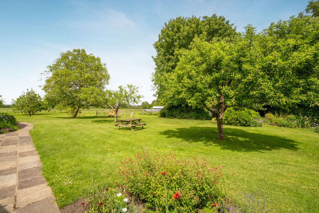 Property photo 2 of 29 Picture No. 09