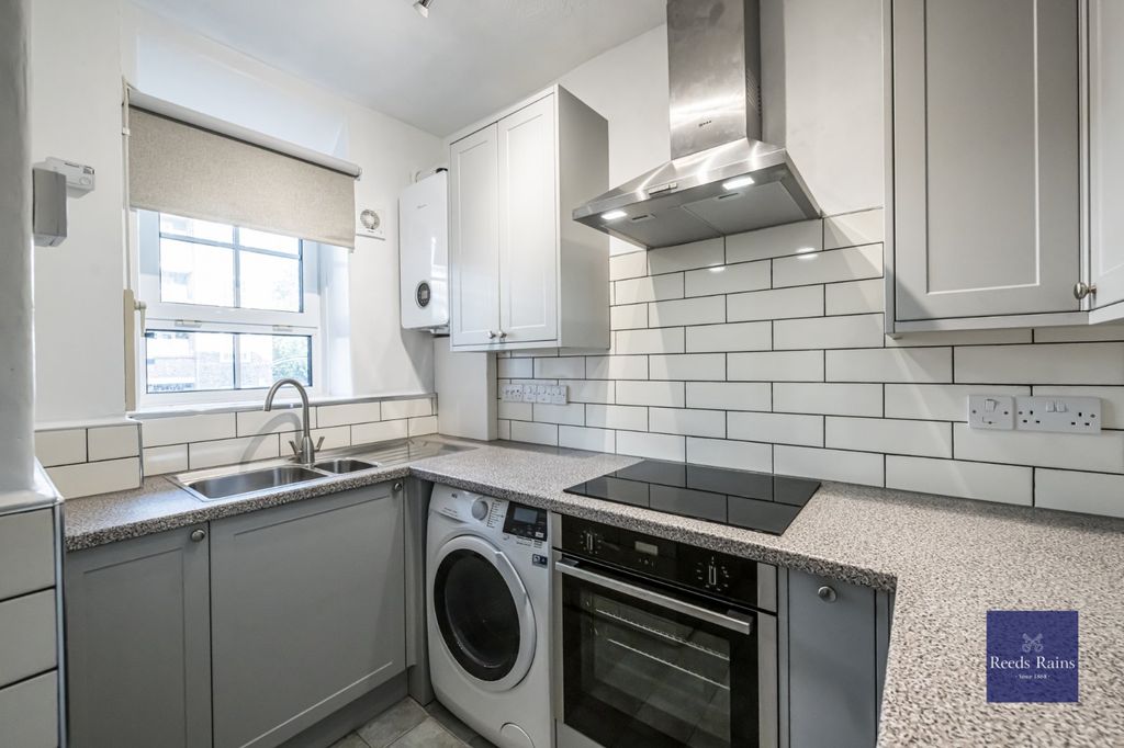 Property photo 1 of 12 Kitchen