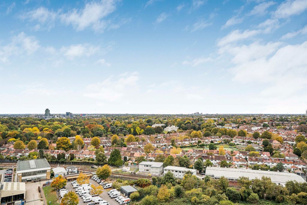 Property photo 3 of 25