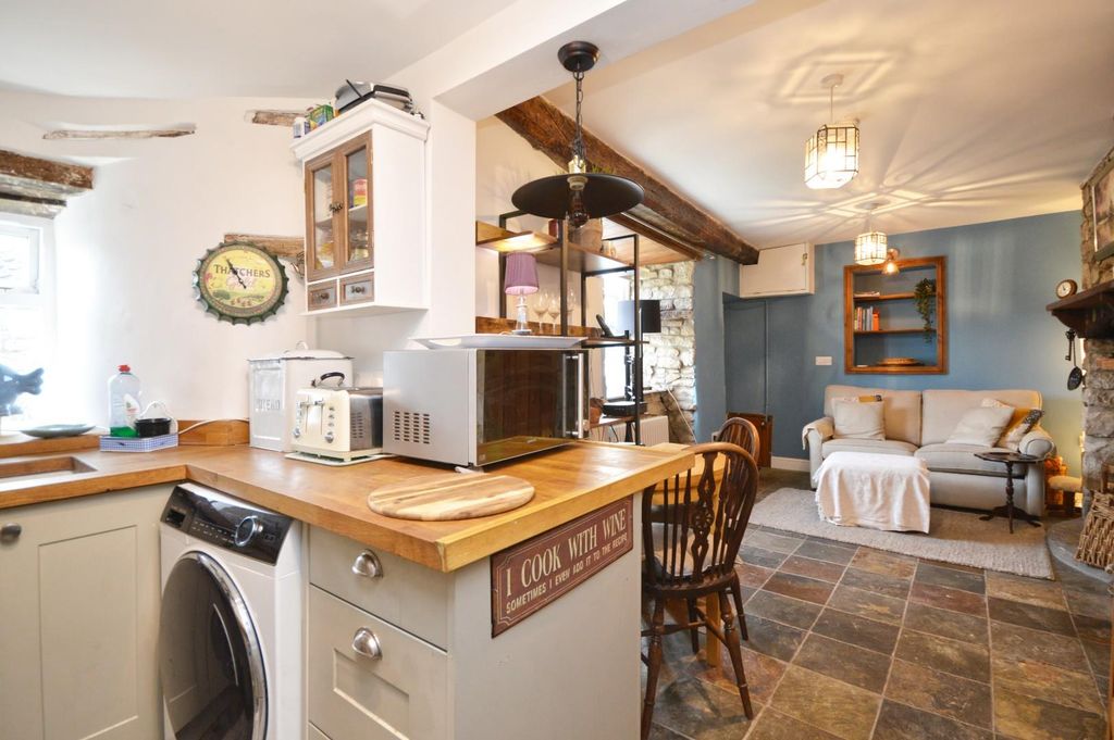 Property photo 2 of 19 Kitchen