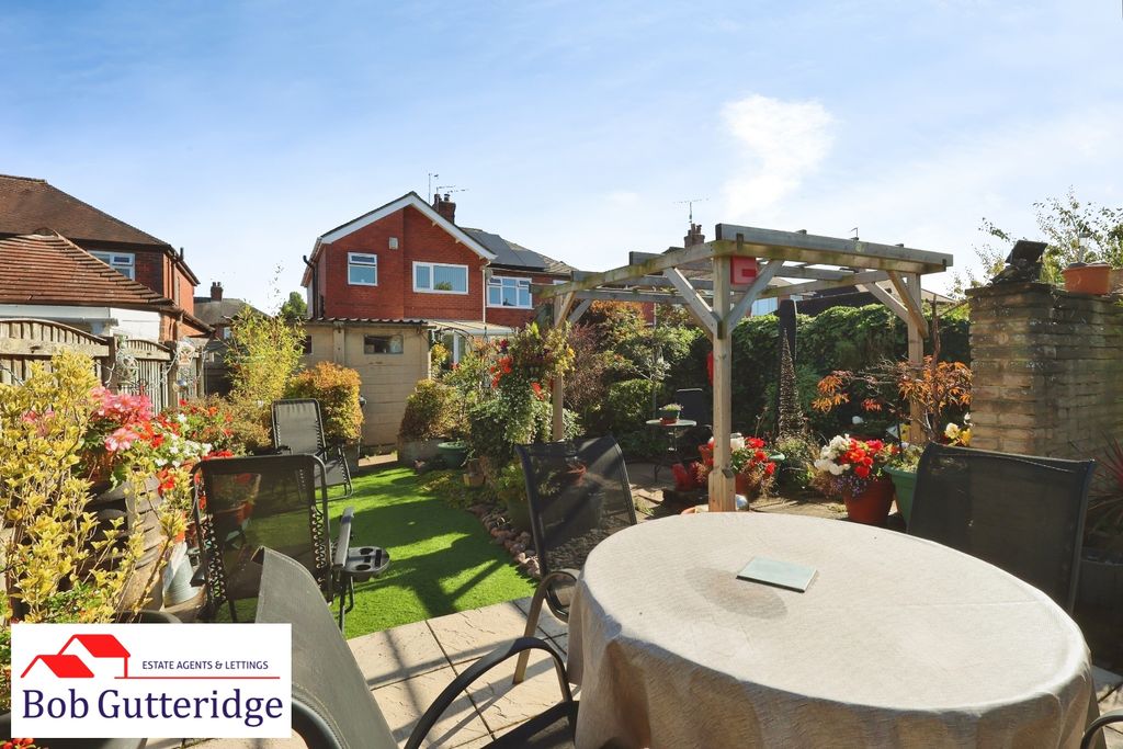Property photo 2 of 32 Enclosed Rear Garden