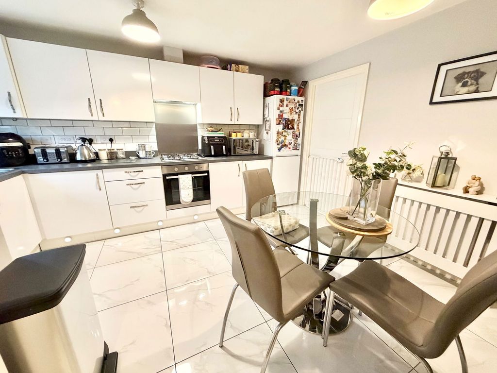 Property photo 2 of 26