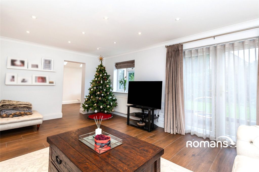 Property photo 2 of 22 Picture No. 19