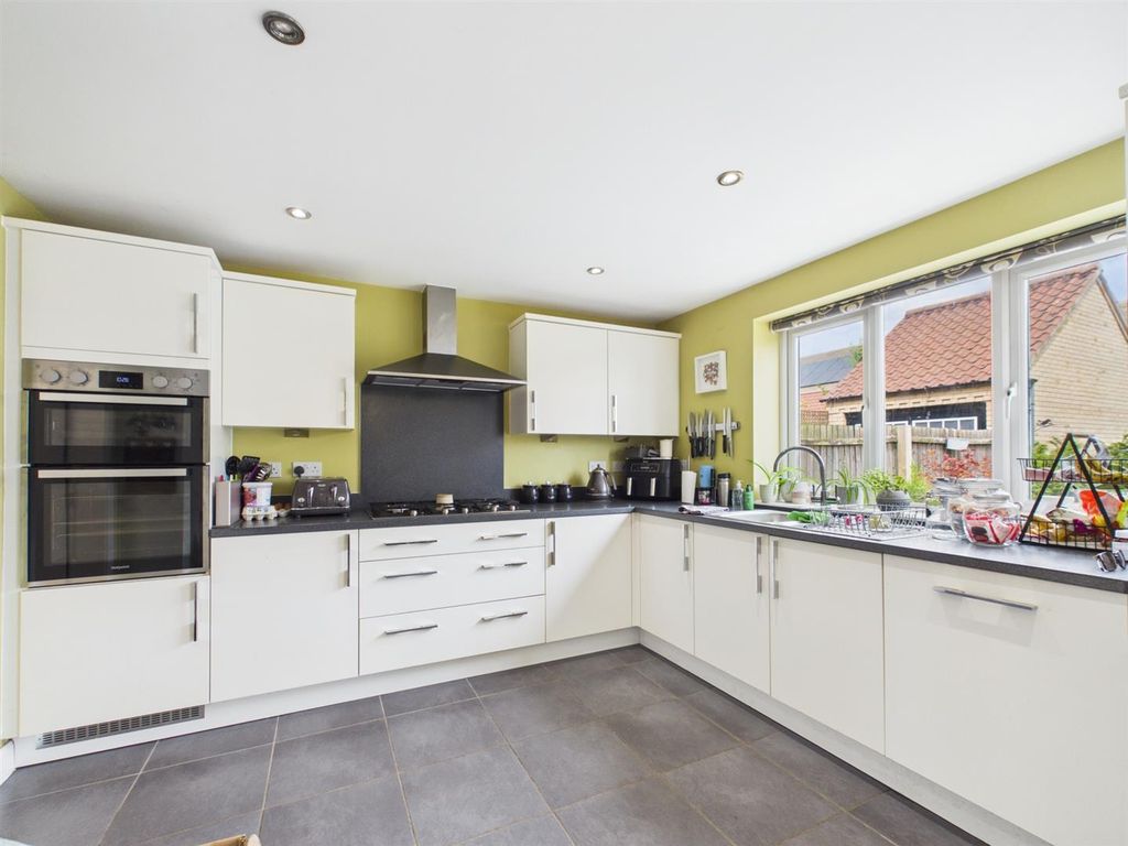 Property photo 3 of 14 Kitchen/Dining Room