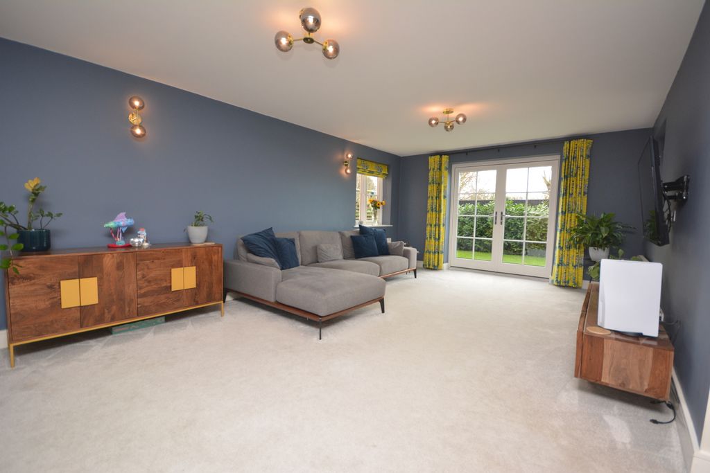 Property photo 2 of 20 Lounge