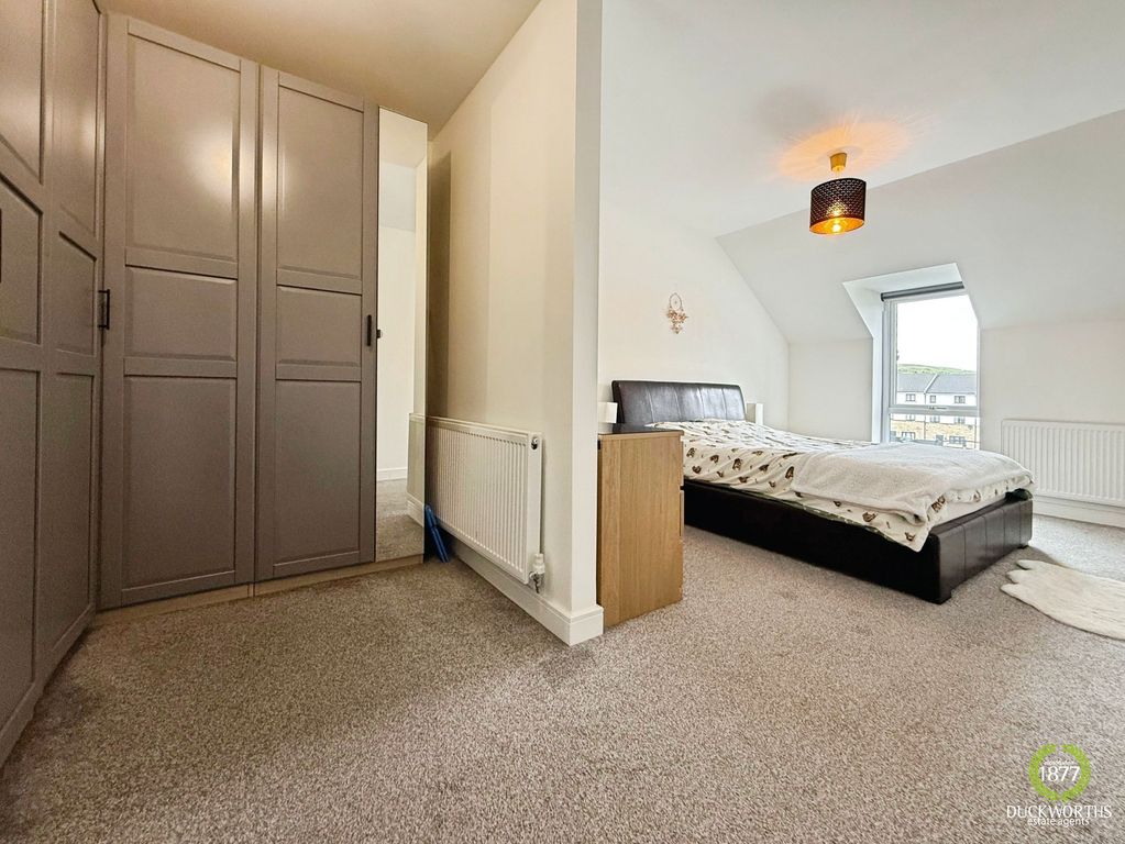 Property photo 2 of 27