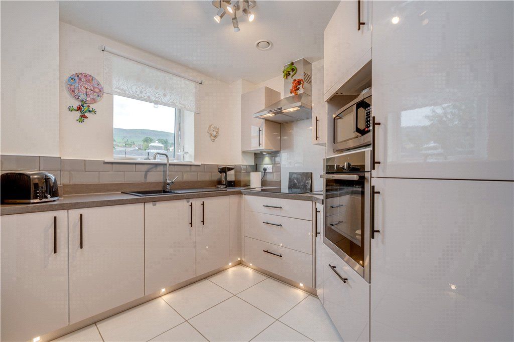 Property photo 3 of 12 Kitchen