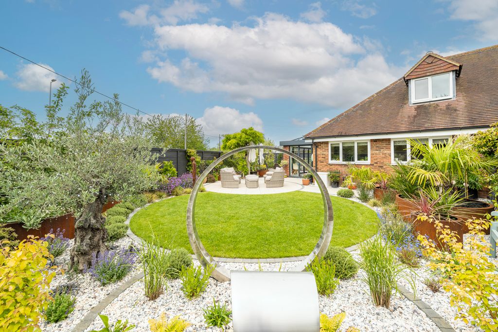 Property photo 2 of 33