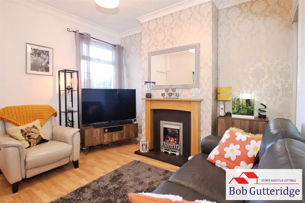 Property photo 3 of 18 Sitting Room