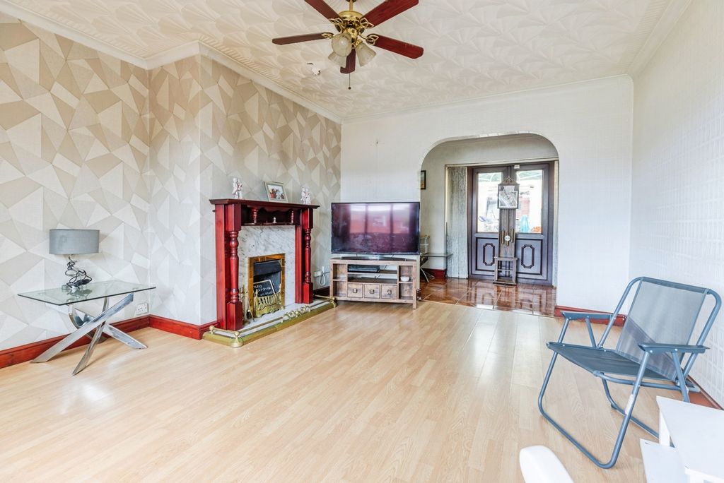 Property photo 2 of 13 Pbox-Img.Jpg