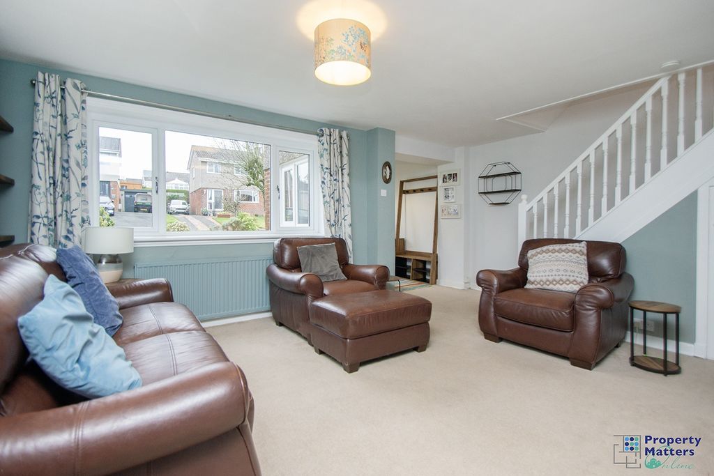 Property photo 3 of 18 Lounge