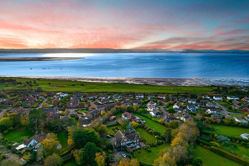 Property photo 3 of 53