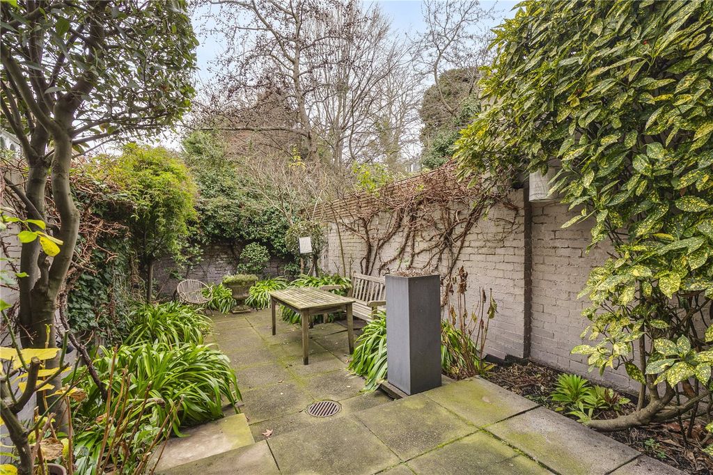 Property photo 2 of 9 Picture No. 17