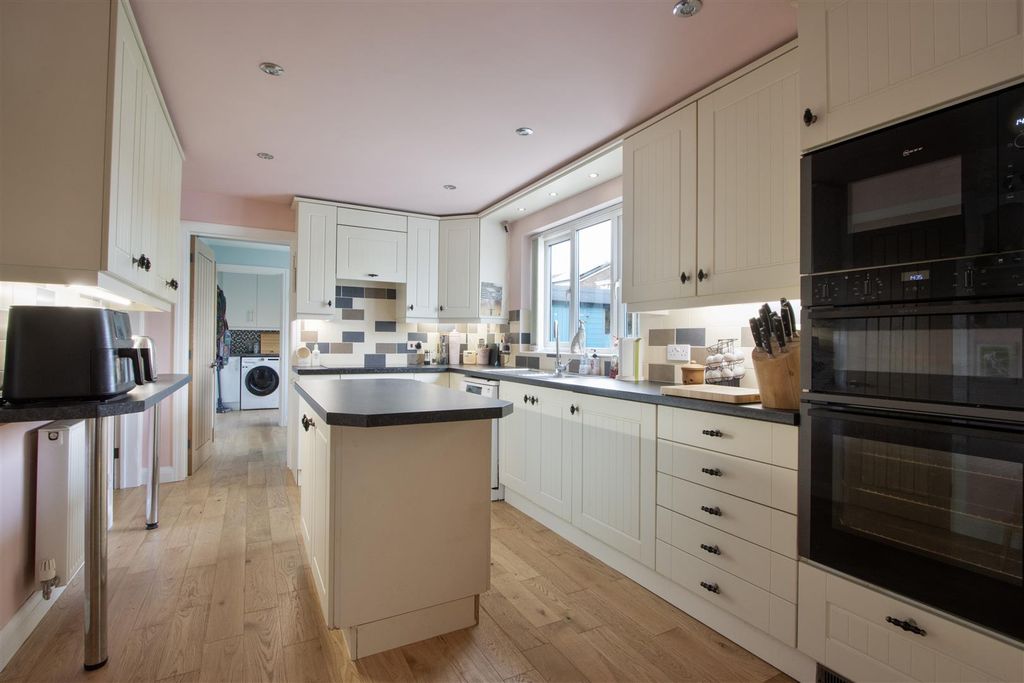 Property photo 2 of 21 Dining Kitchen