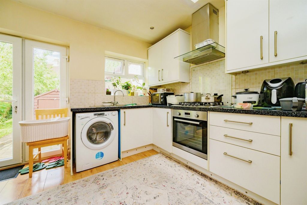Property photo 2 of 10