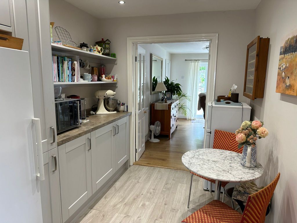 Property photo 3 of 14 Cee9454c5A6A487Ea35A32F8d1A22386