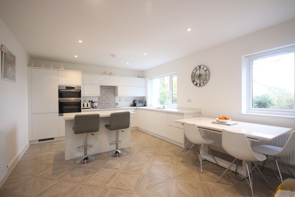 Property photo 3 of 28 Kitchen