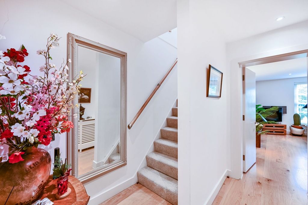 Additional image 8 of 3 bed flat for saleBoulters Lock Island, Maidenhead SL6