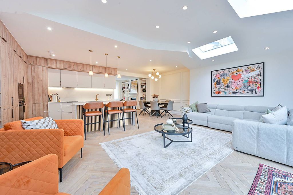 Property photo 2 of 22