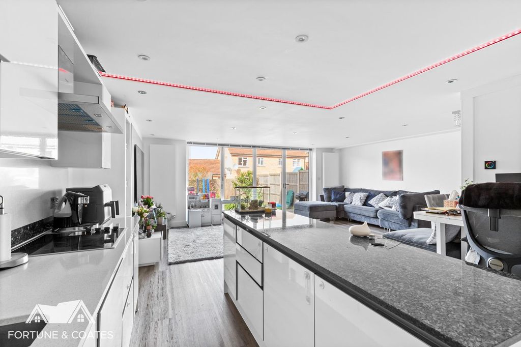 Property photo 2 of 26 Sheldonclose_8.Jpg