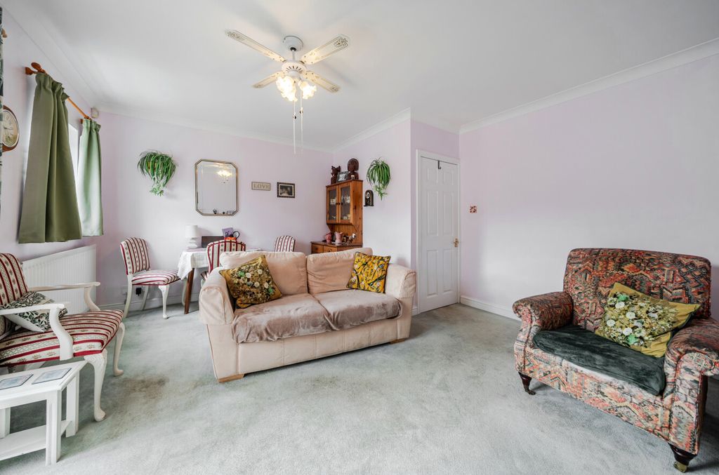 Property photo 3 of 11 1433075-2-69c12Fe...