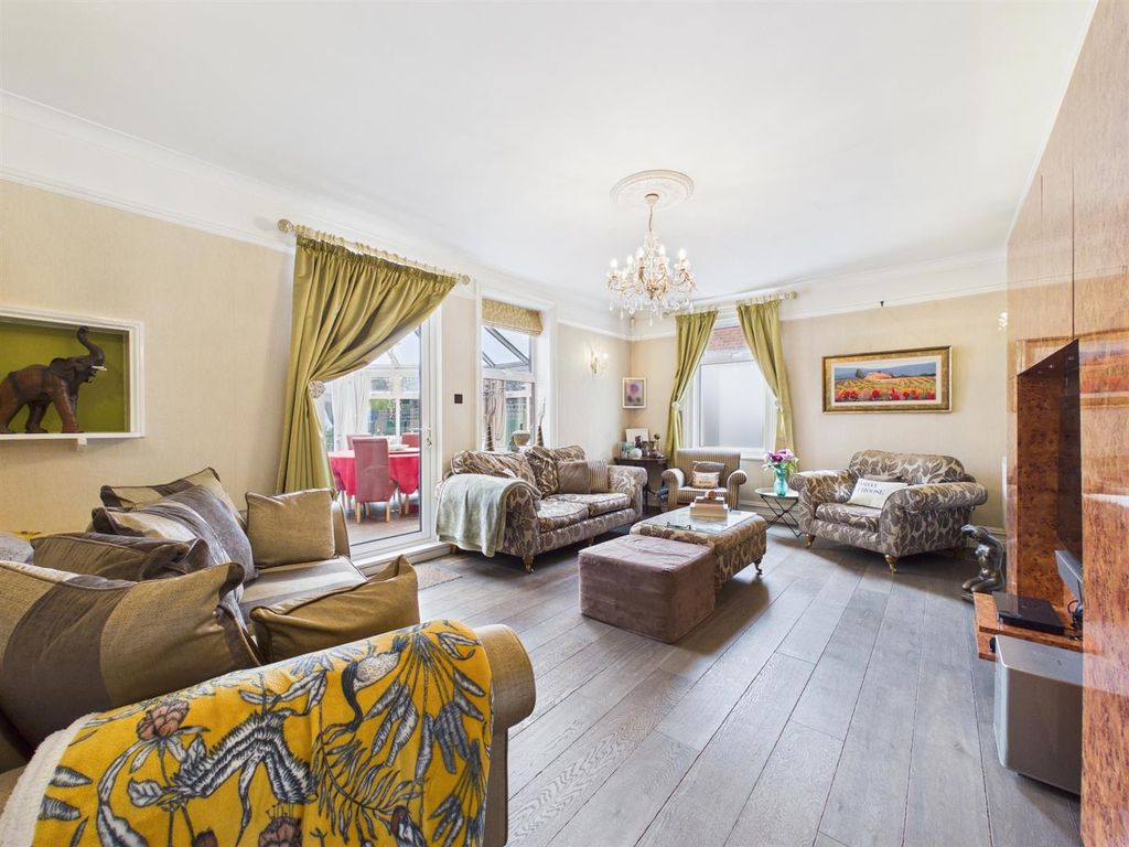 Property photo 2 of 28