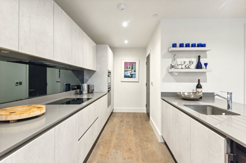 Property photo 2 of 17 Kitchen
