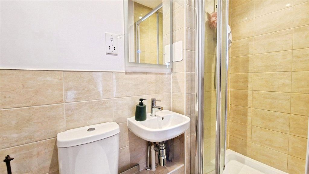 Additional image 9 of 2 bed flat for saleLondon Road, Binfield, Bracknell, Berkshire RG42